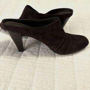 Liz Claiborne Brown Suede Mules Size 9M, never worn no box